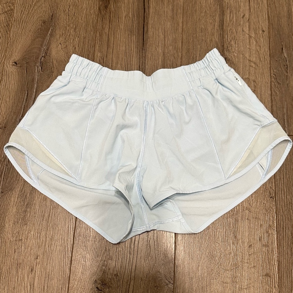 Lululemon Hotty Hot Low Rise Lined Short 2.5” Size 4